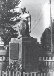 Памятник павшим в Троицке.jpg